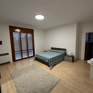 https://olimpia-house-camere-accoglienti-in-posizione-strategica.emilia-romagnahotels.net